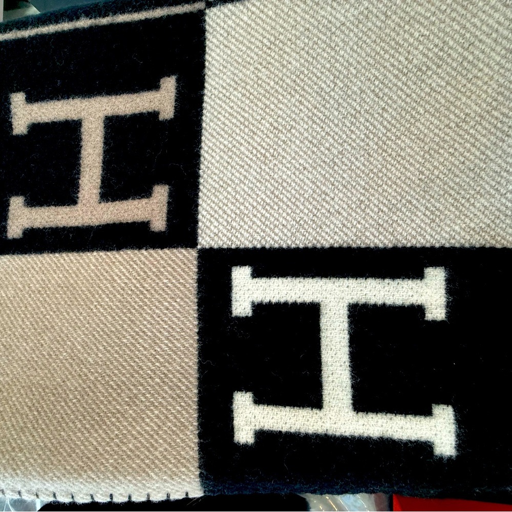 AVALON BLANKET NOIR/ecru Hermes throw